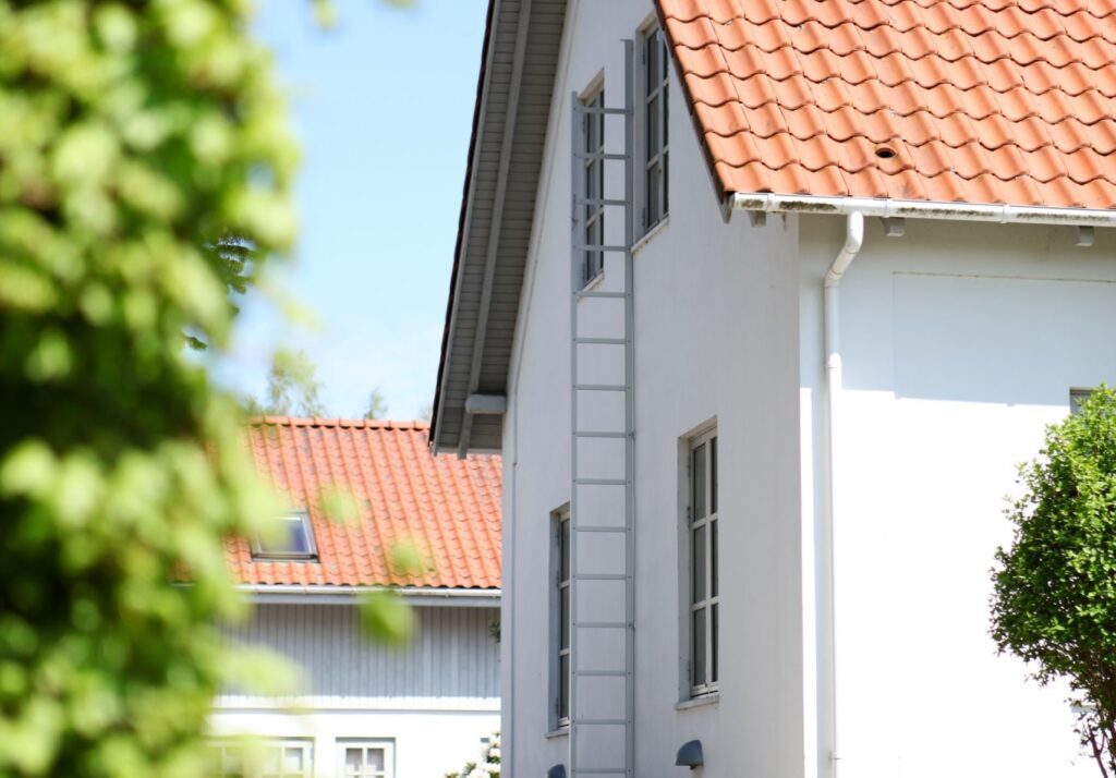 The side of a house with a Modum emergency fire escape ladder
